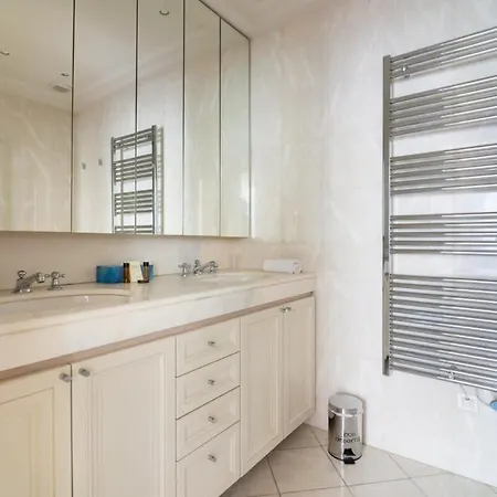 C096-apt Overlooking The Old Port The View Is Magical Apartamento Cannes